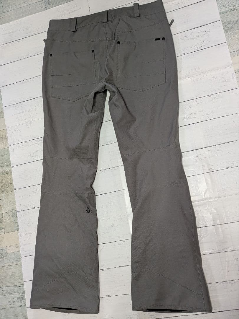 VOLCOMボルコム　メンズスノボードスノボースキーウェア　サイズL