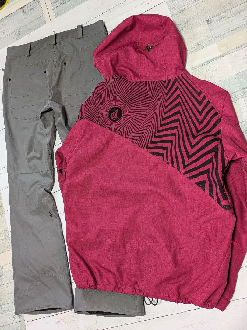 VOLCOMボルコム　メンズスノボードスノボースキーウェア　サイズL