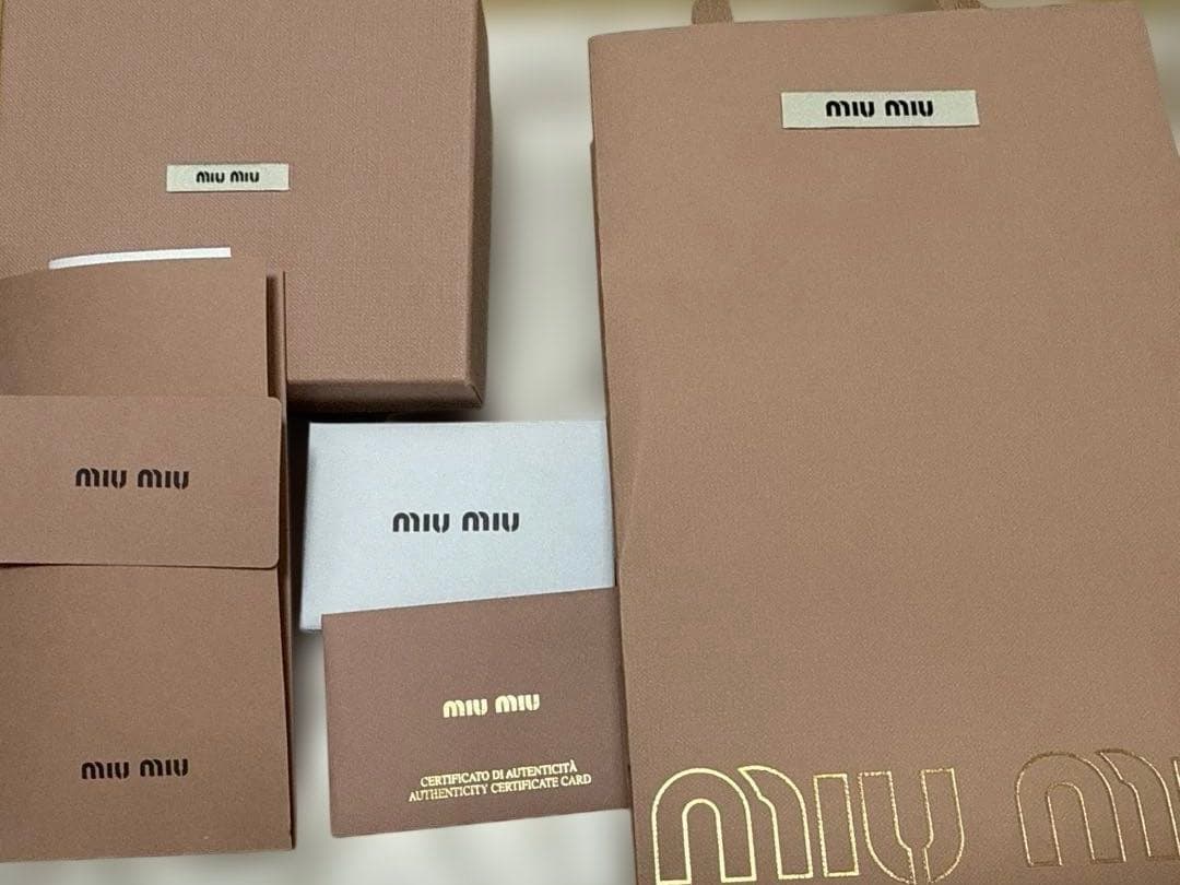 Miu Miu ミュウミュウ マテラッセレザー 二つ折り財布 ピンク