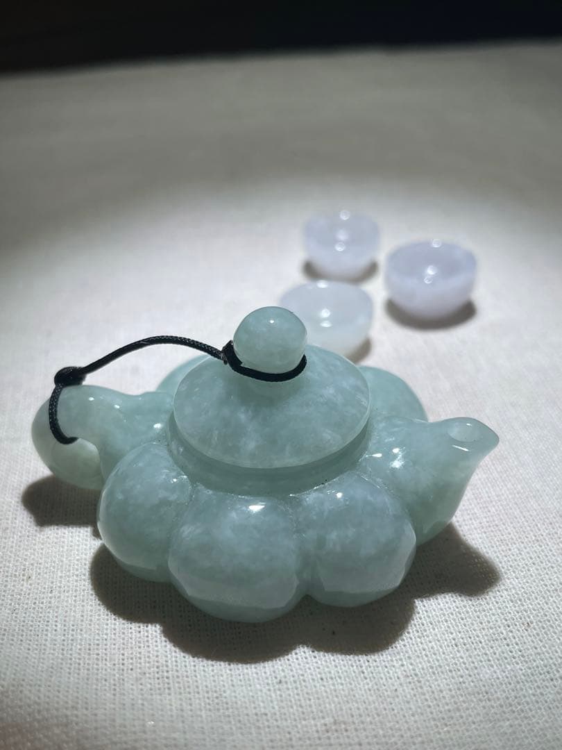 天然翡翠きゅうす 美しい輝きと滑らかな質感