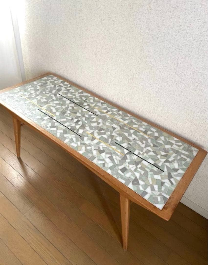 ライトイヤーズ　モザイクタイル　コーヒーテーブル