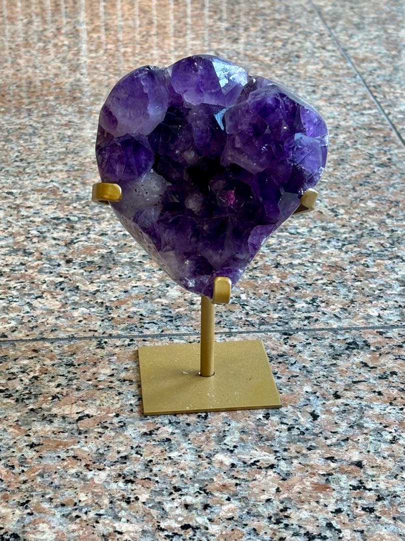 ブラジル産　大きめの結晶　アメジスト　クラスター　1652g テリ艶　ゴージャス