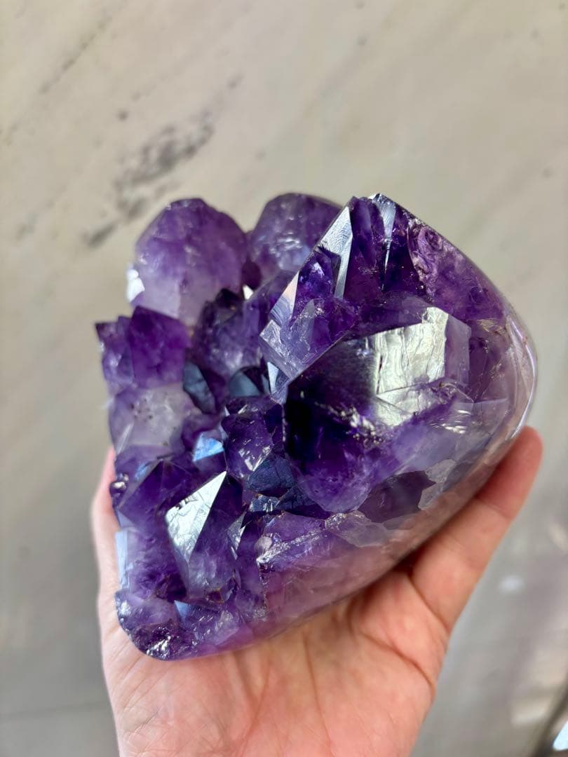 ブラジル産　大きめの結晶　アメジスト　クラスター　1652g テリ艶　ゴージャス