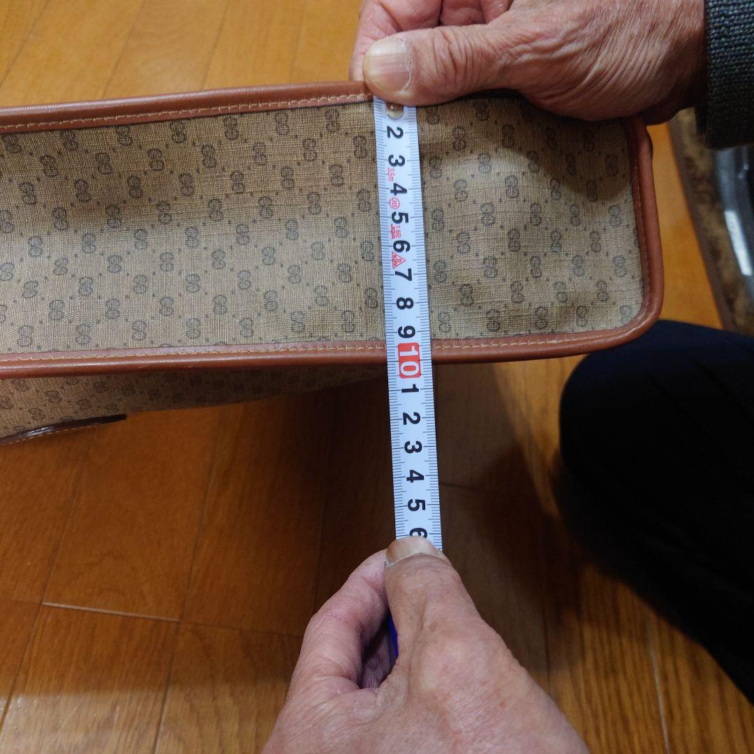 グッチ トートバッグ ベージュ　A4サイズ収納