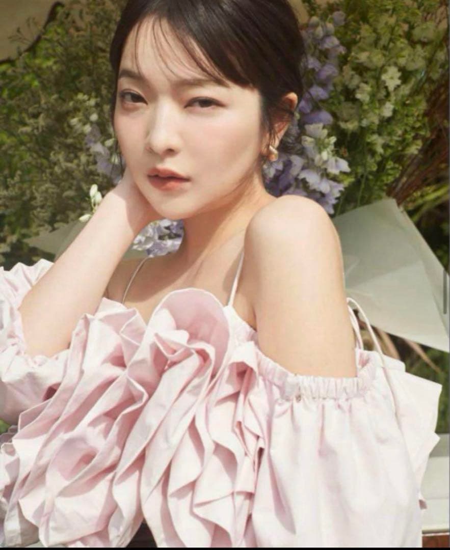 Andequal ボリュームオフショルダーブラウス