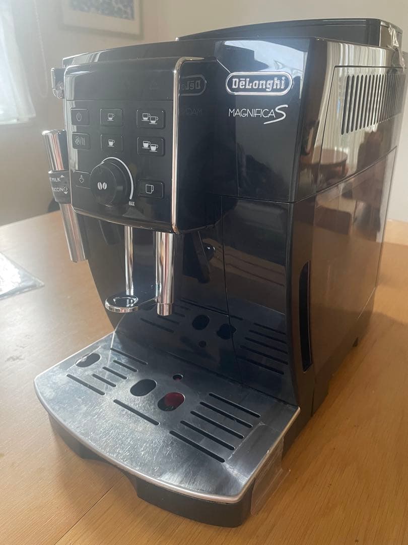 DeLonghi コーヒーマシン　マグニフィカ　ECAM23120