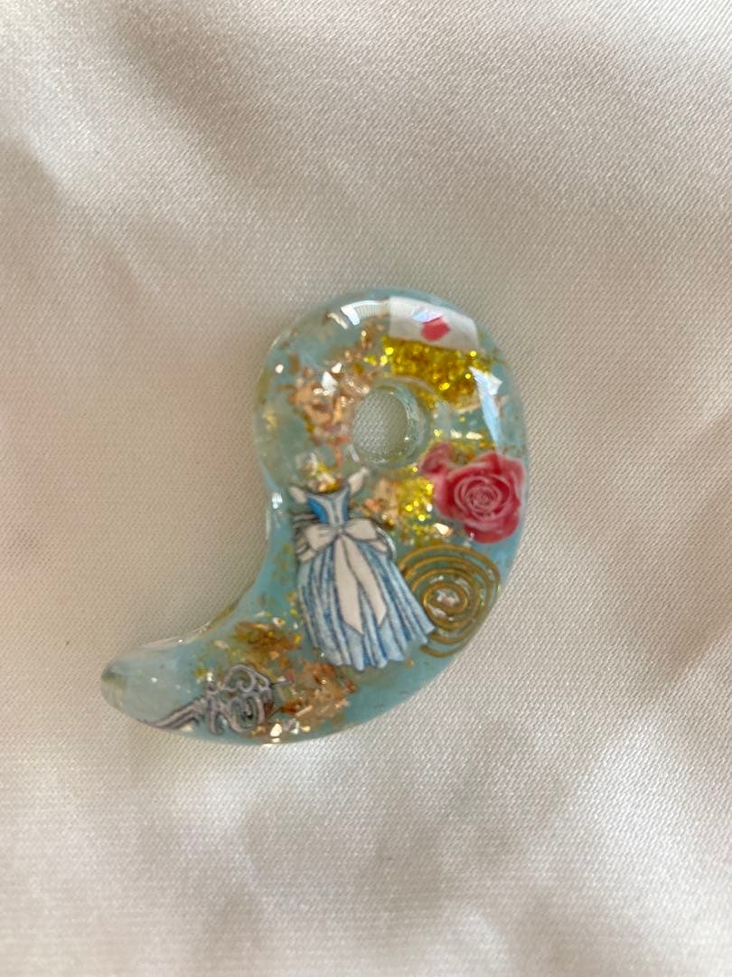 陰陽統合オルゴナイト勾玉(不思議の国のアリスモチーフ)