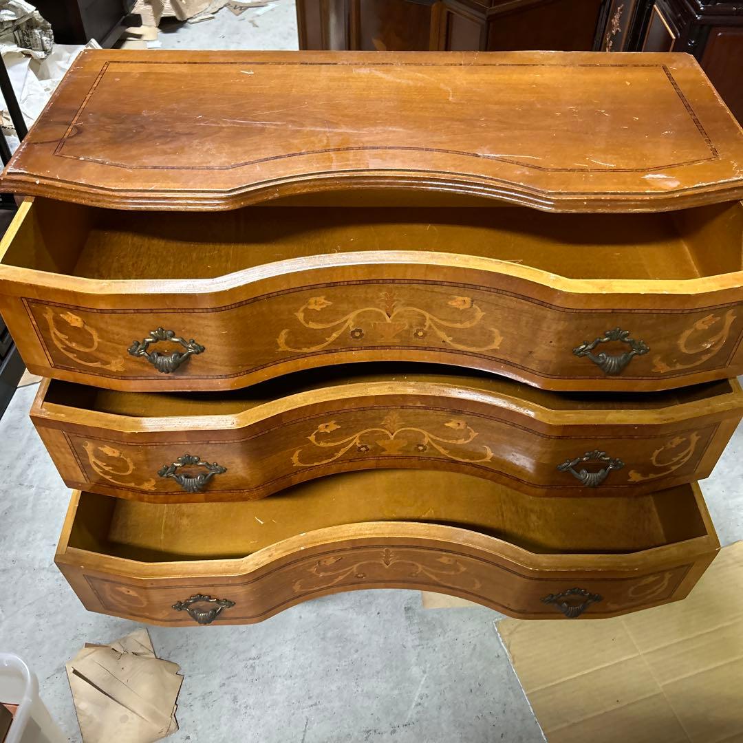 ダークブラウンの収納キャビネット