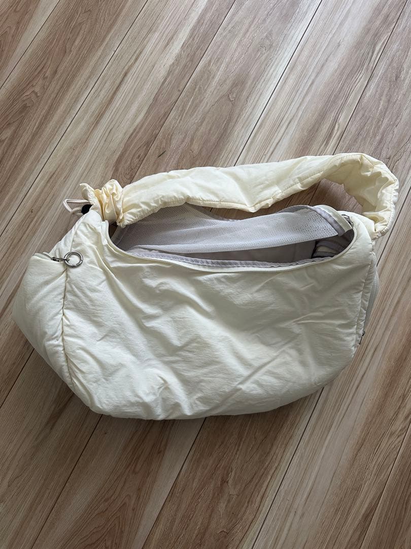 small stuff スリングバッグ ホワイト　M