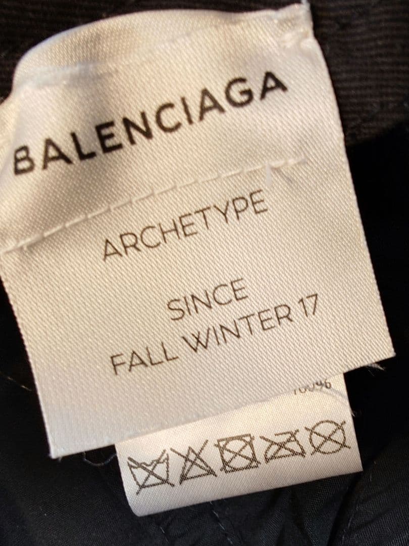 バレンシアガ　BALENCIAGA　キャップ　レディース　キャンペーンロゴ