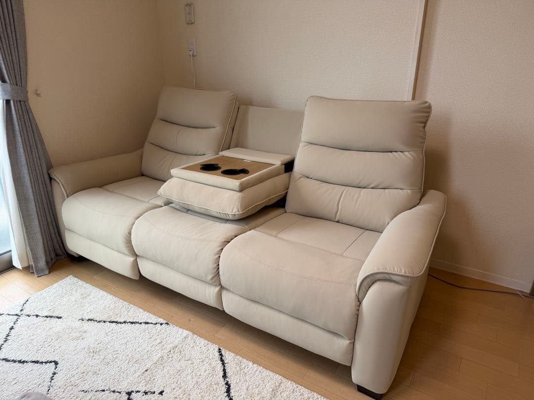 (直接引き取り限定)3人掛けテーブル付き電動リクライニングソファ