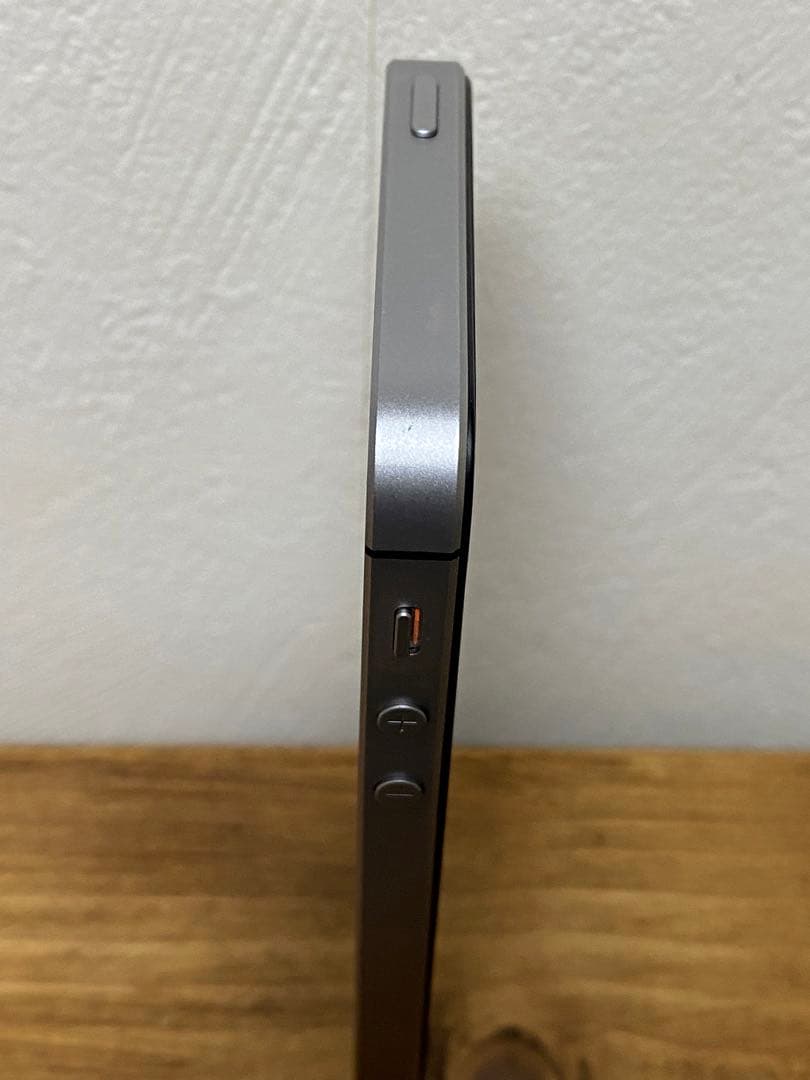 iPhone SE 第一世代　64GB スペースグレイ