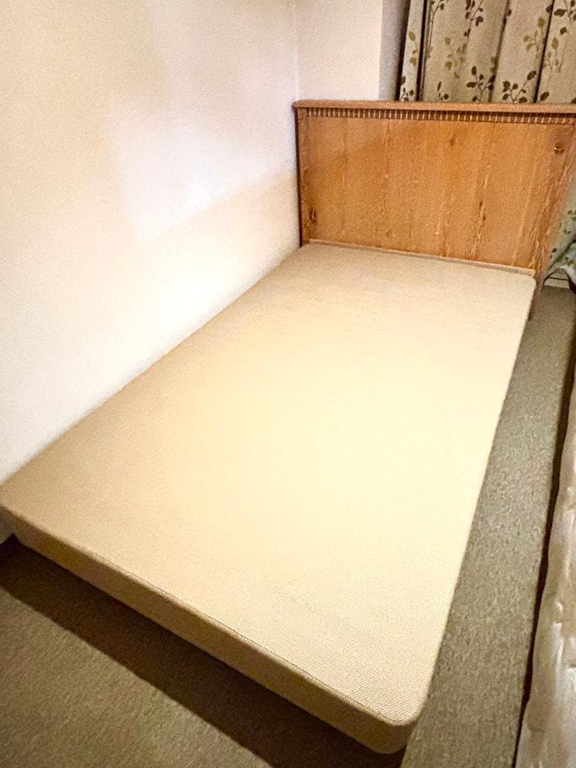 シモンズ　セミダブル用ベッドフレーム