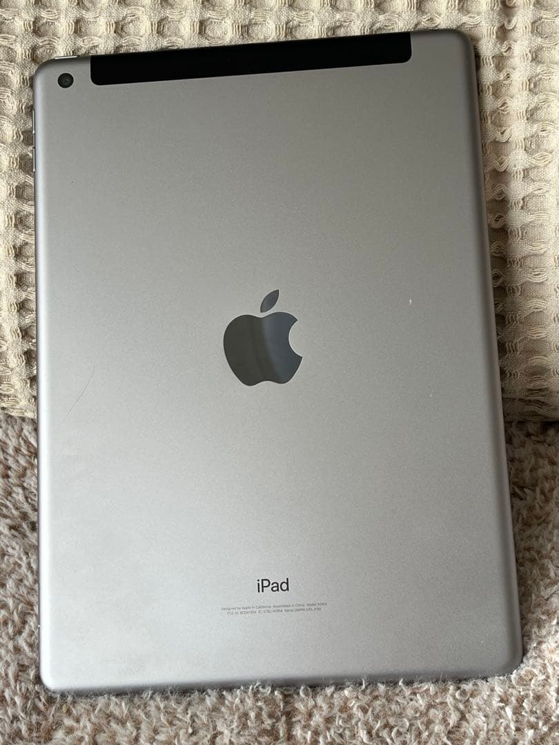 Apple iPad 第6世代 32GB WiFi+セルラーモデル