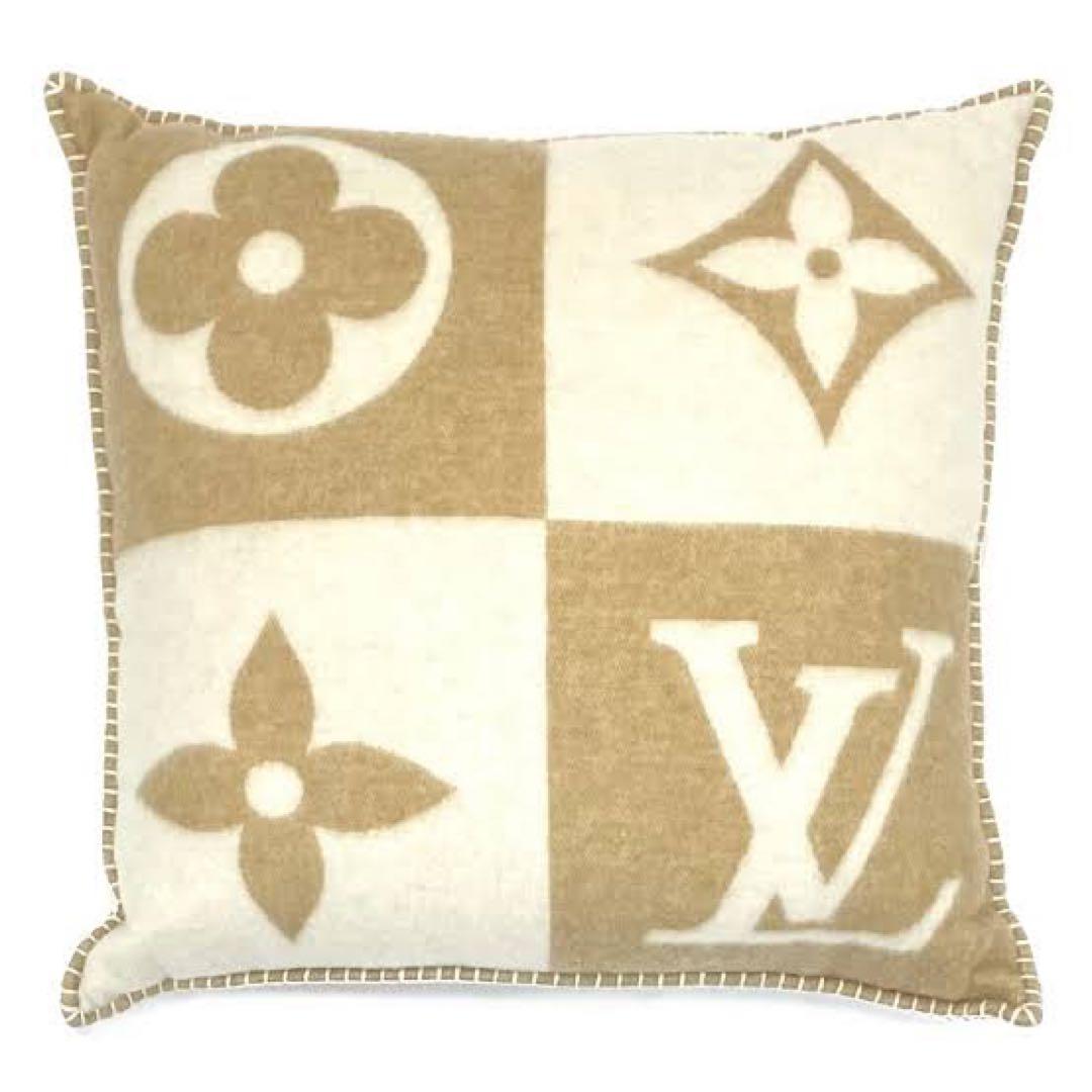 ルイ・ヴィトン モノグラム ロゴ クッション ベージュ ホワイト 新品開封のみ