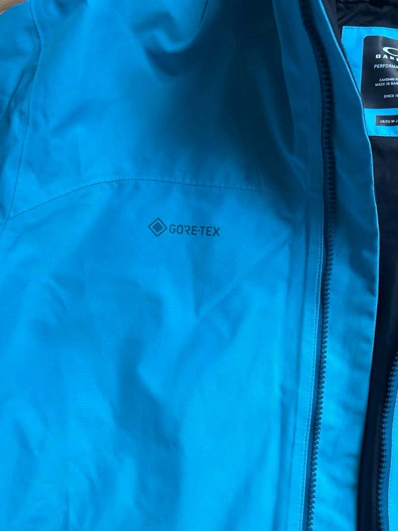 OAKLEY（オークリー）の スノーボード用 GORE-TEX ジャケットです。