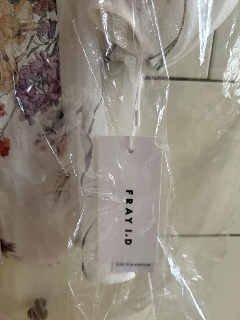 【新品タグ付き】FRAY I.D ボタニカルプリントシアータックパフブラウス