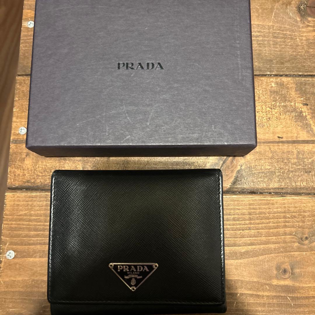 PRADA 三つ折り財布