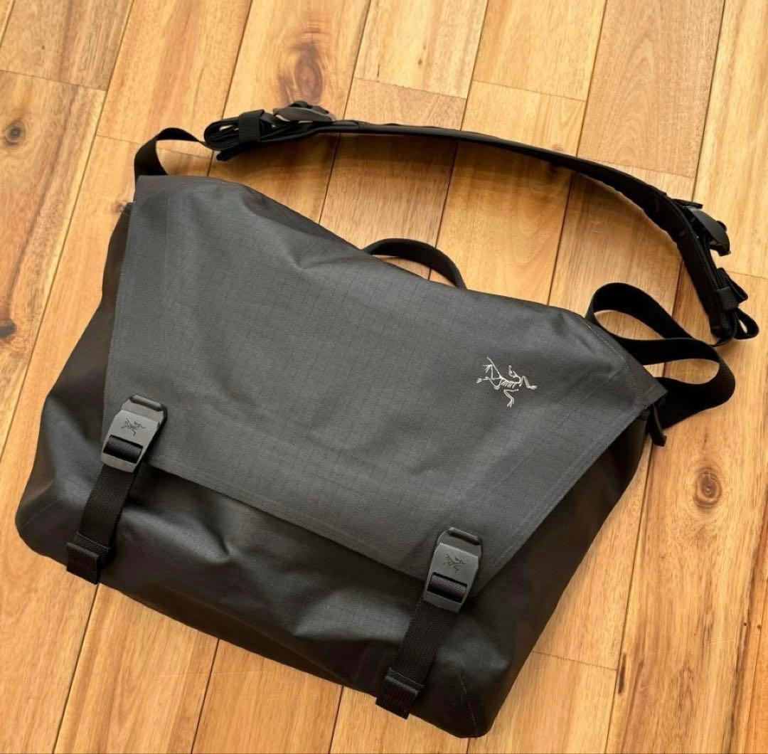 【新品未使用】国内正規品ARC'TERYX グランヴィル10 クーリエ バッグ