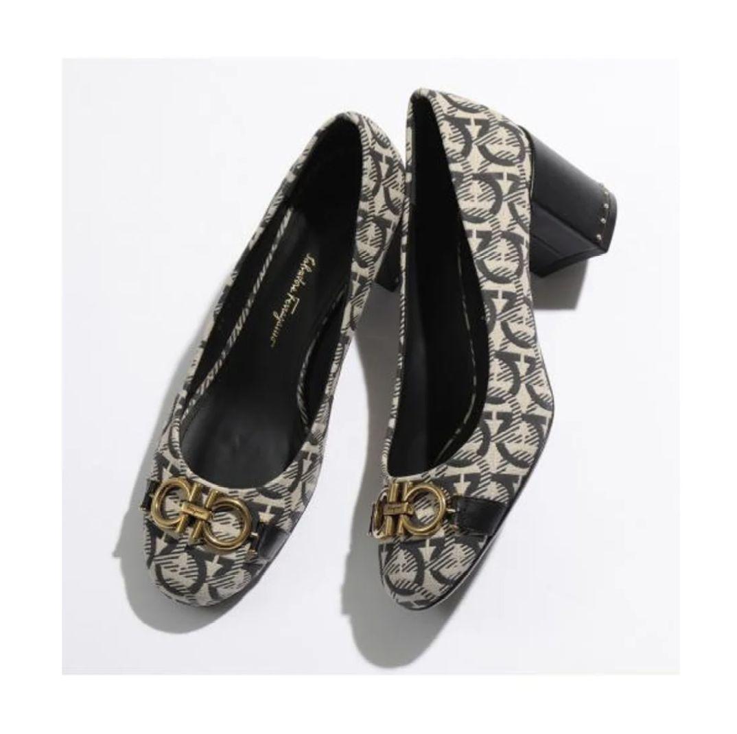 FERRAGAMO パンプス GARDA T 704751 ガンチーニ