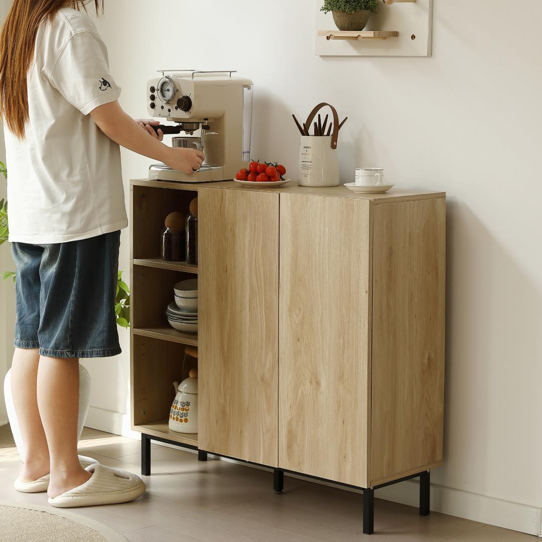 【新品】扉付きサイドボード 木目調 コード穴付 おしゃれ収納