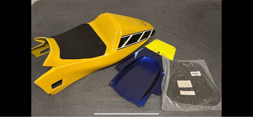 YZF-R1 2002 03 マジカルレーシング M1仕様 テールカウル、ベース