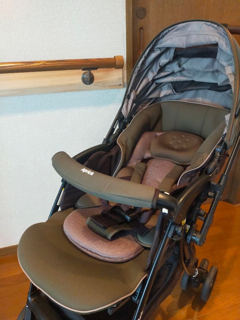 2022年モデル Aprica アップリカ ラクーナビッテクッション カーキ美品