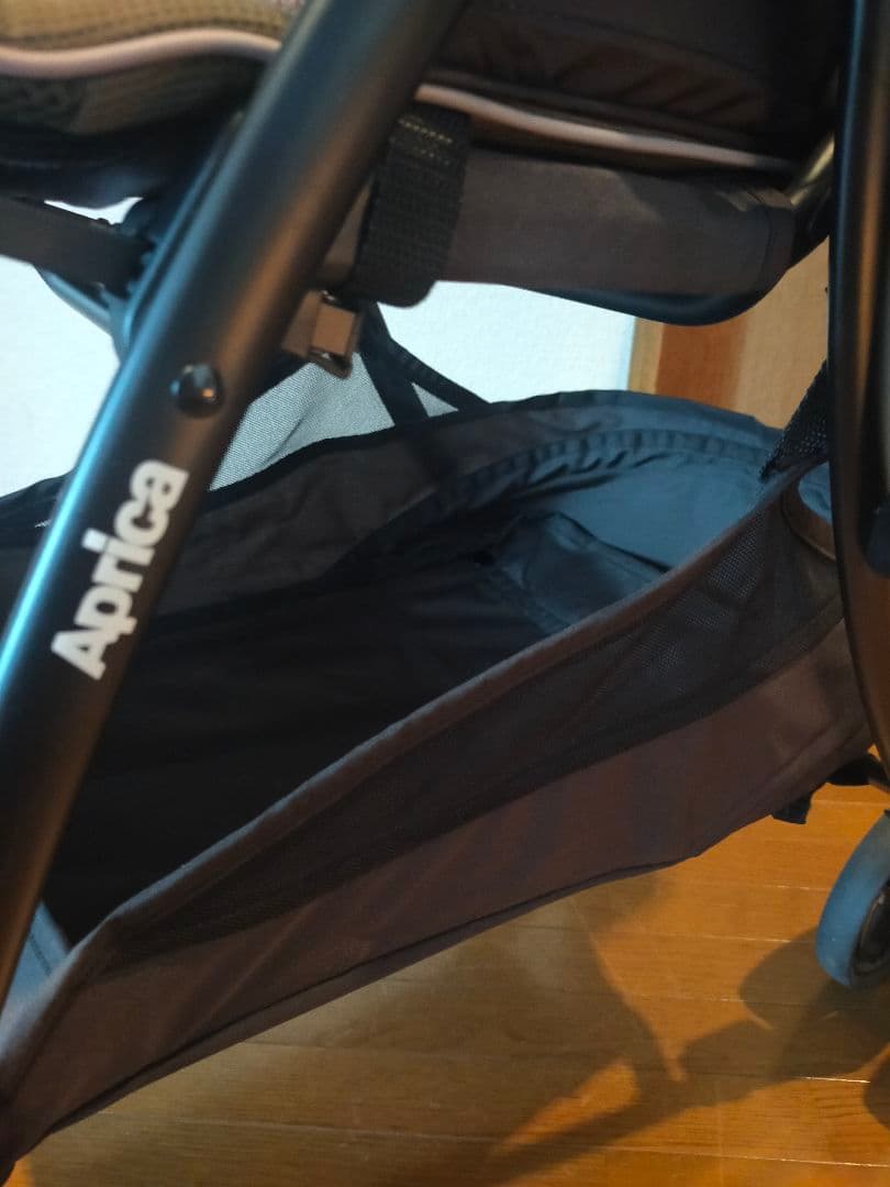 2022年モデル Aprica アップリカ ラクーナビッテクッション カーキ美品