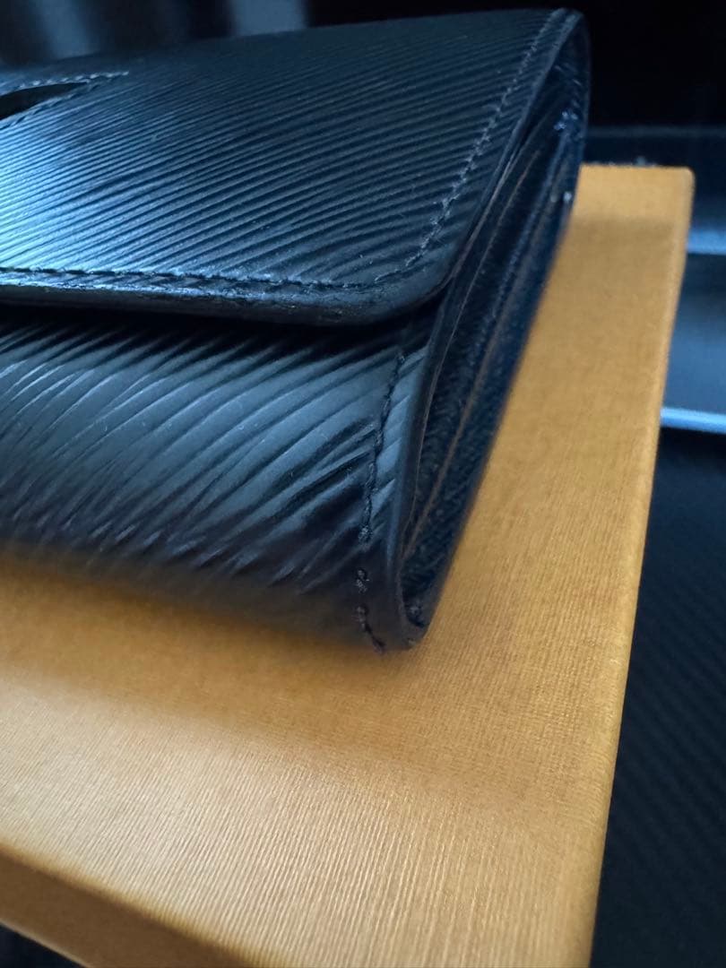 LOUIS VUITTON Vロゴ 長財布 箱付き　ジャンク