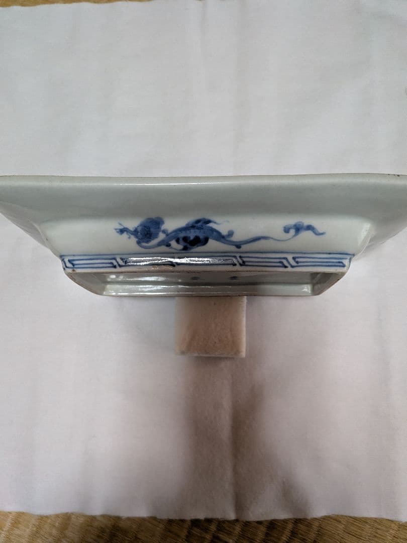 青い龍模様の長方形陶磁器皿