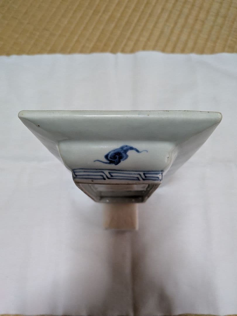 青い龍模様の長方形陶磁器皿