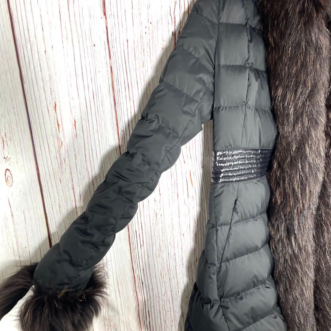 【人気】タトラスダウンジャケットダウンコート　黒　ファー　ラクーン　ロゴRライン