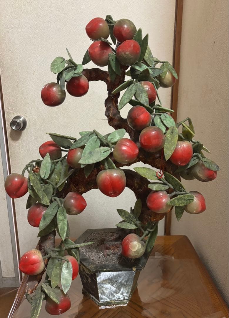 大特価！石製果樹彫刻 赤と緑 高さ約68センチ