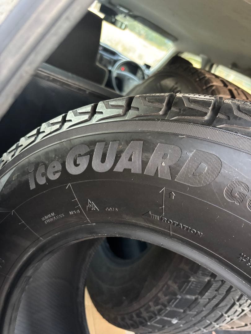 スタッドレスタイヤ　265/65/R17 バリ山