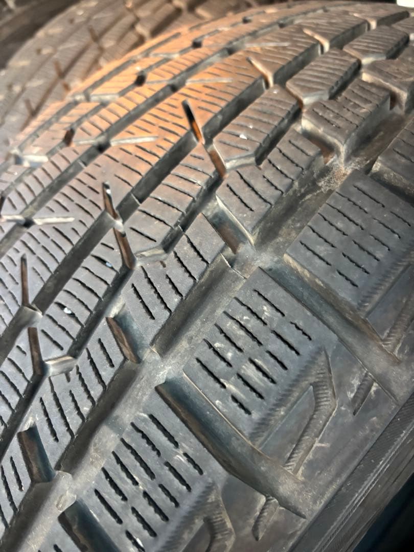 スタッドレスタイヤ　265/65/R17 バリ山