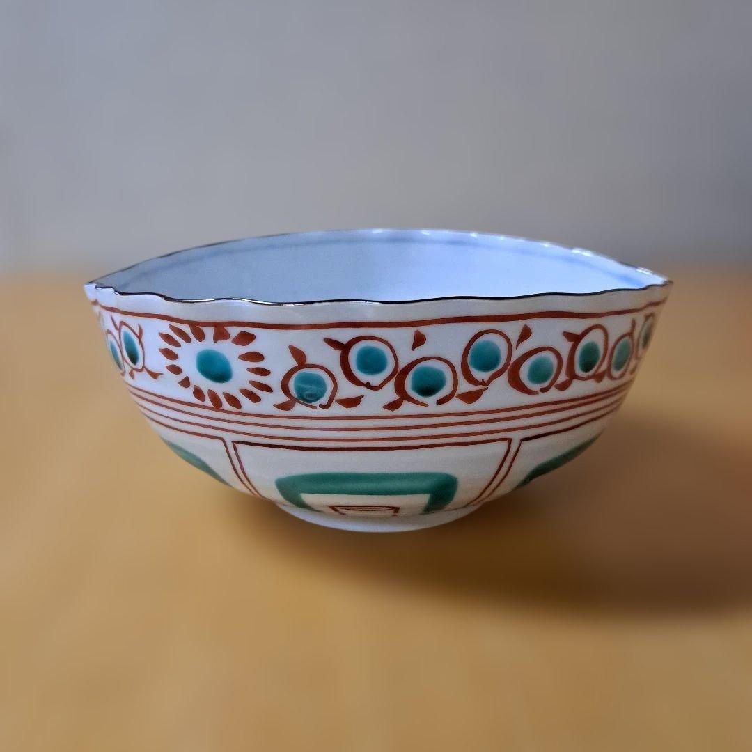 九谷焼　装飾的な波形ボウル　中鉢