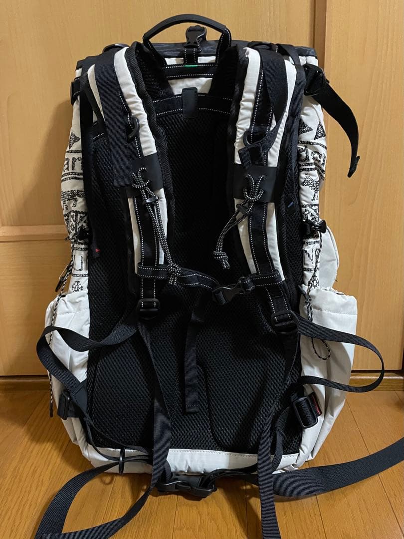 and wander ✖️Maison Kitsuné30Lバックパック