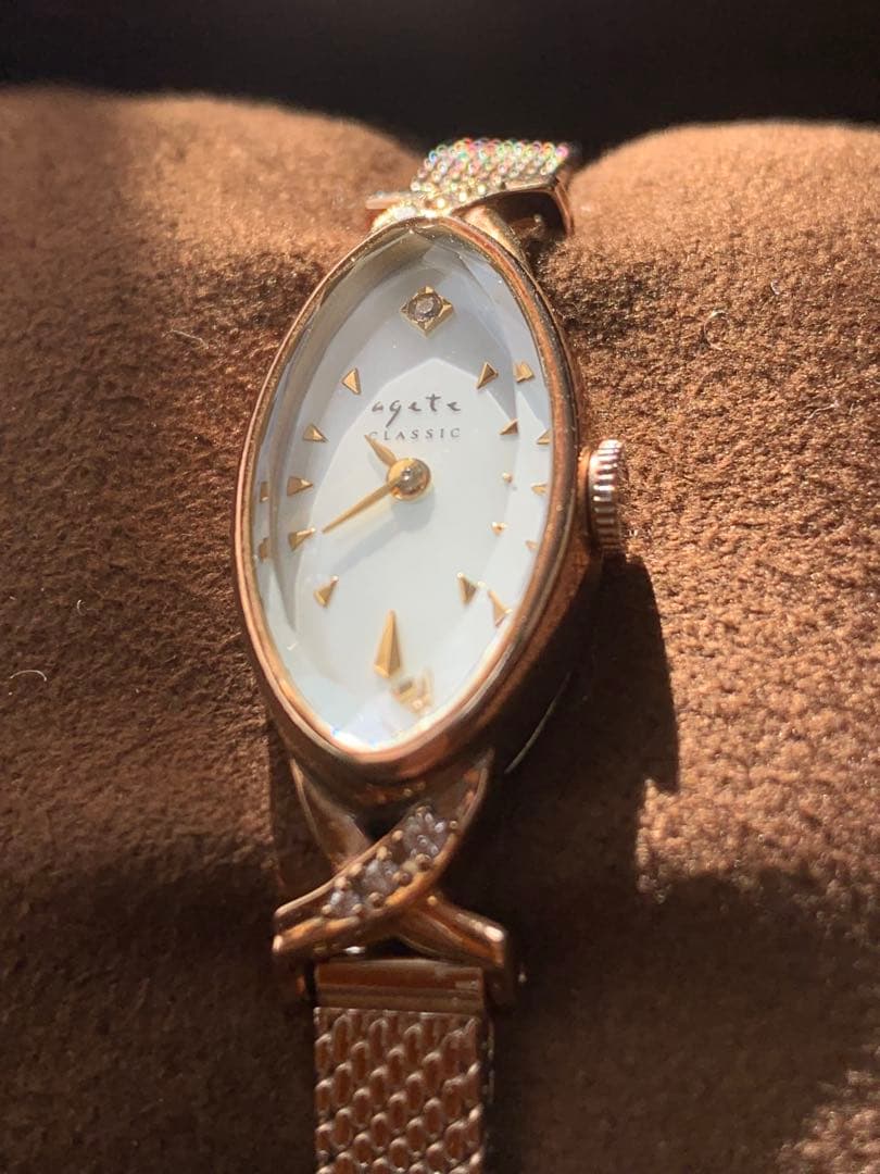 ななです。✨agete オーバルフェイスジュエリーウォッチ極美品です。