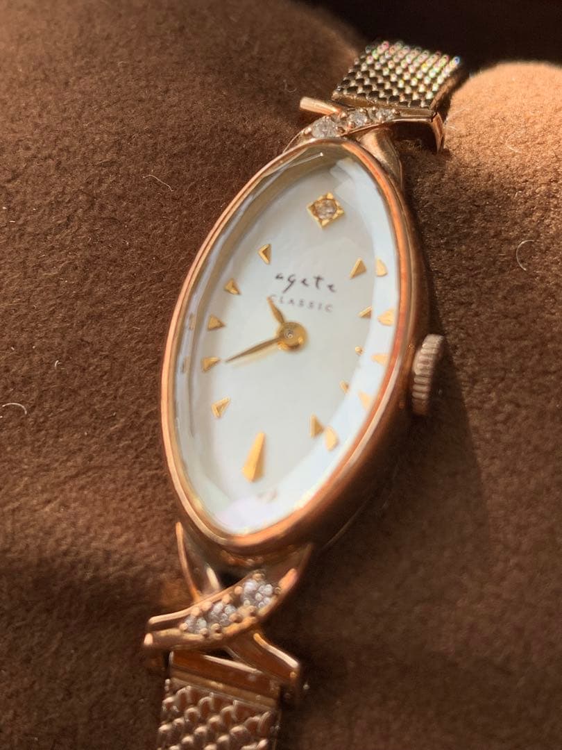 ななです。✨agete オーバルフェイスジュエリーウォッチ極美品です。