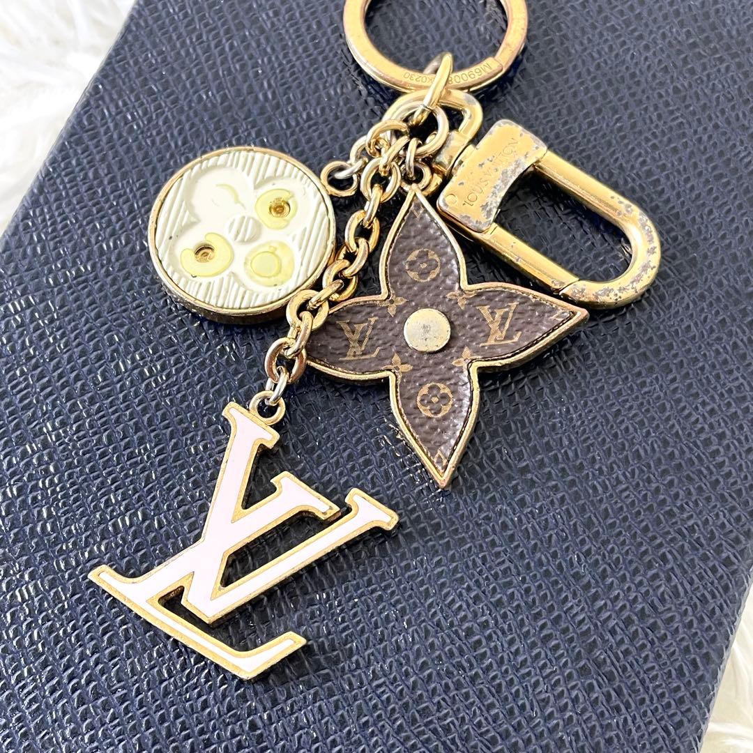 ルイヴィトン　キーホルダー　LV モノグラム　ゴールド　M69008