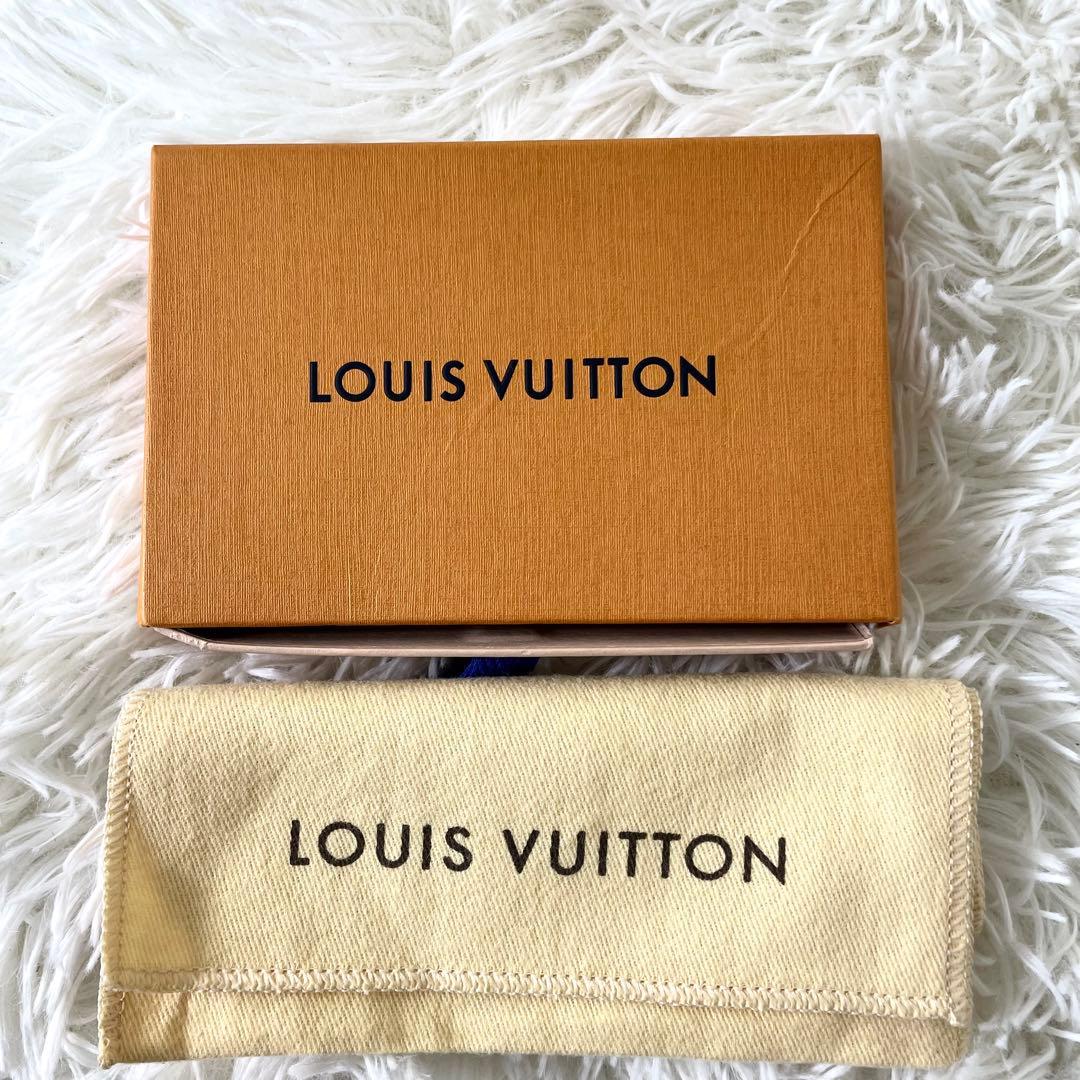 ルイヴィトン　キーホルダー　LV モノグラム　ゴールド　M69008