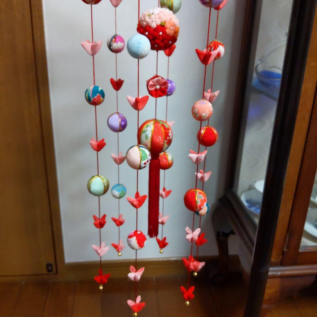 ちりめん細工　お花とまりの下げ飾り(大) 赤