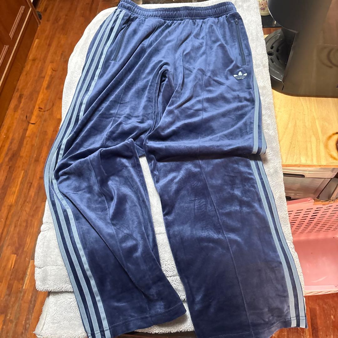 アディダス オリジナルスベロア トラックパンツ　ベッケンバウアー