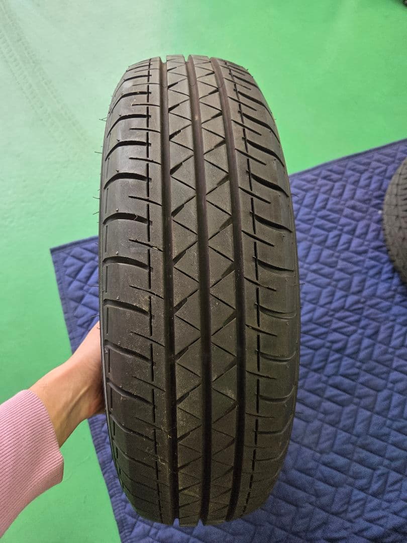 バリ山！195/80R15 107/105Q　LT ヨコハマ　ブルーアースバン