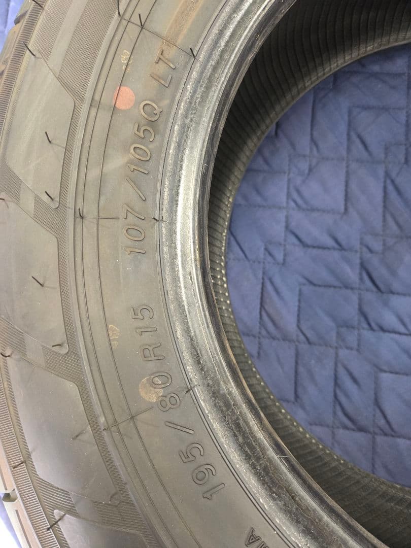 バリ山！195/80R15 107/105Q　LT ヨコハマ　ブルーアースバン