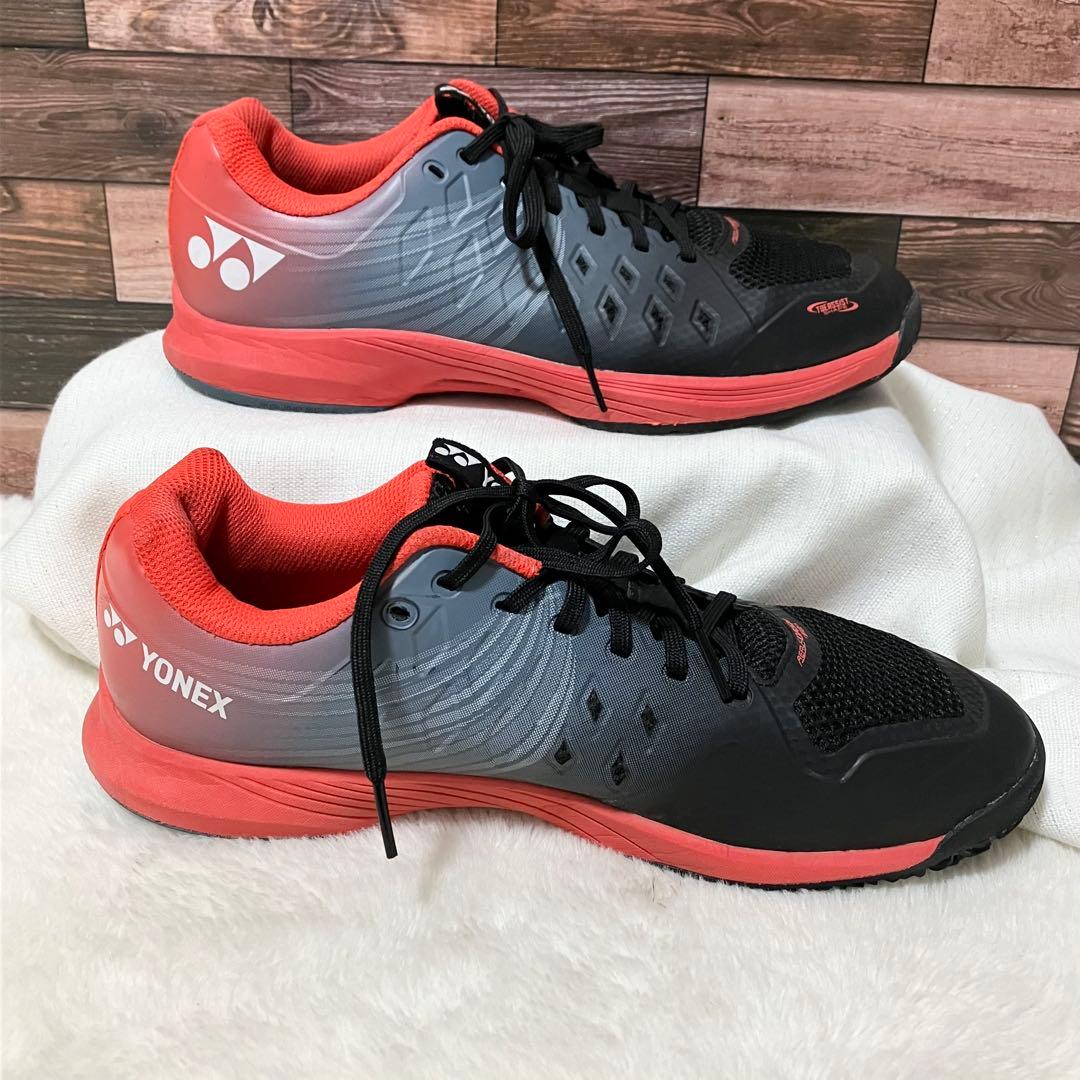 美品 YONEX テニスシューズ クレー 砂入り人工芝用 靴 25.5 男女兼用