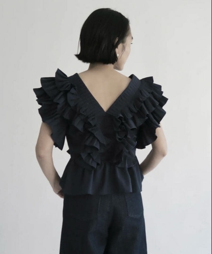 AMOMMA アモマ　RAFFLE FRILL TOPS ラッフルフリルトップス