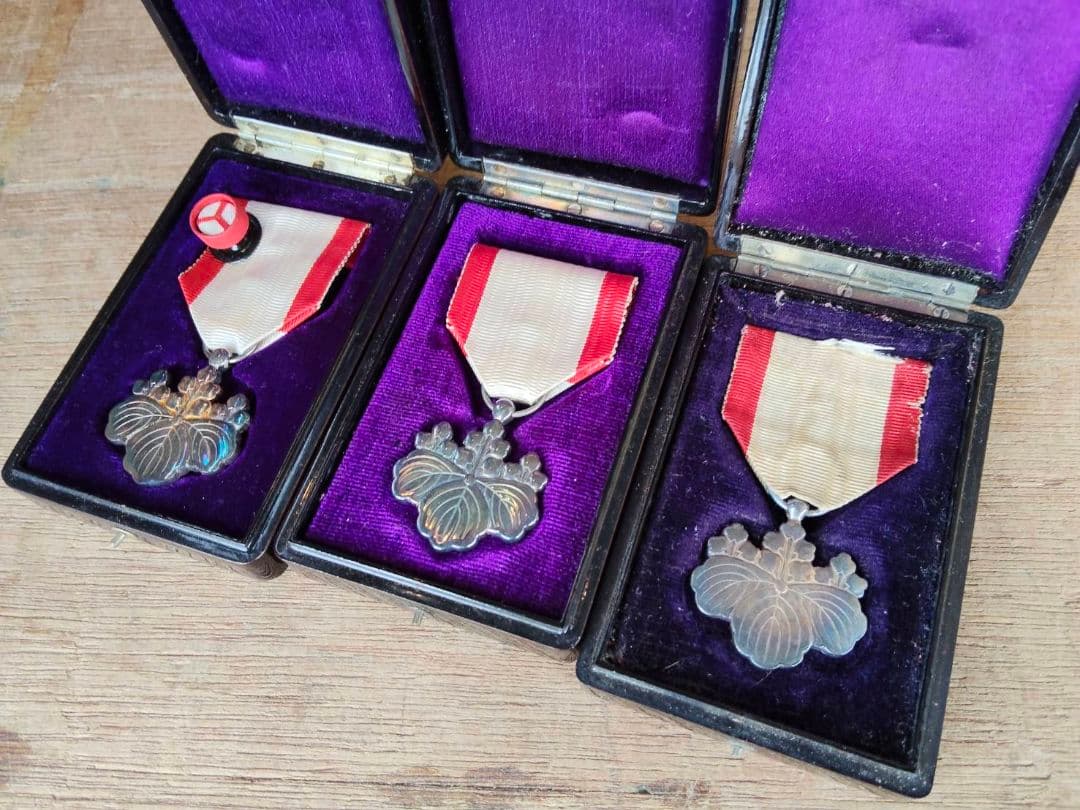 ★旧日本軍 勲章 まとめ売り 11点 ケース付 明治～昭和 勲章類 記章 記念章