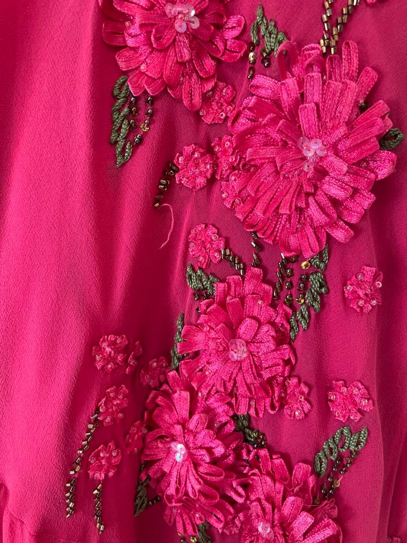 【美品】100%シルク ドレス 刺繍あり　パーティーやイベントでとても栄える！