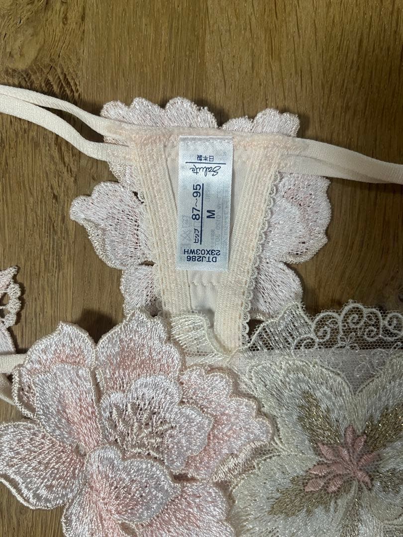 Salute86グループ　キャミソール、ブラショーツセット